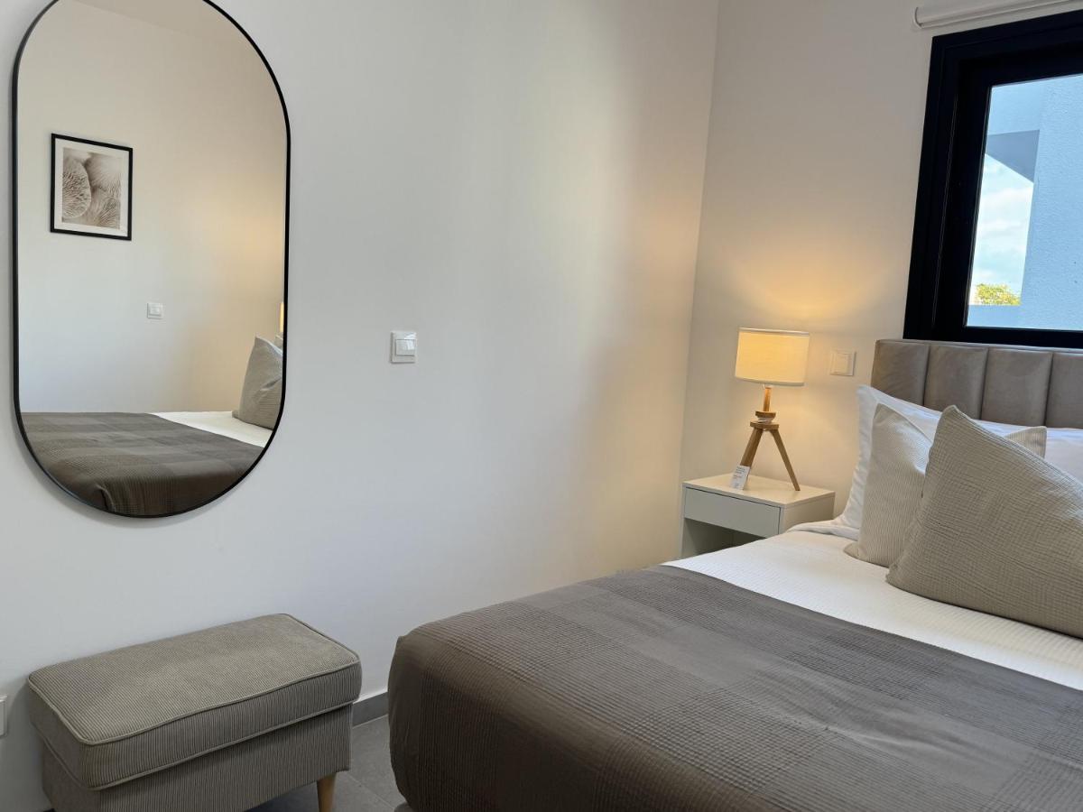 Phaedrus Living: White Hills View Apartment *