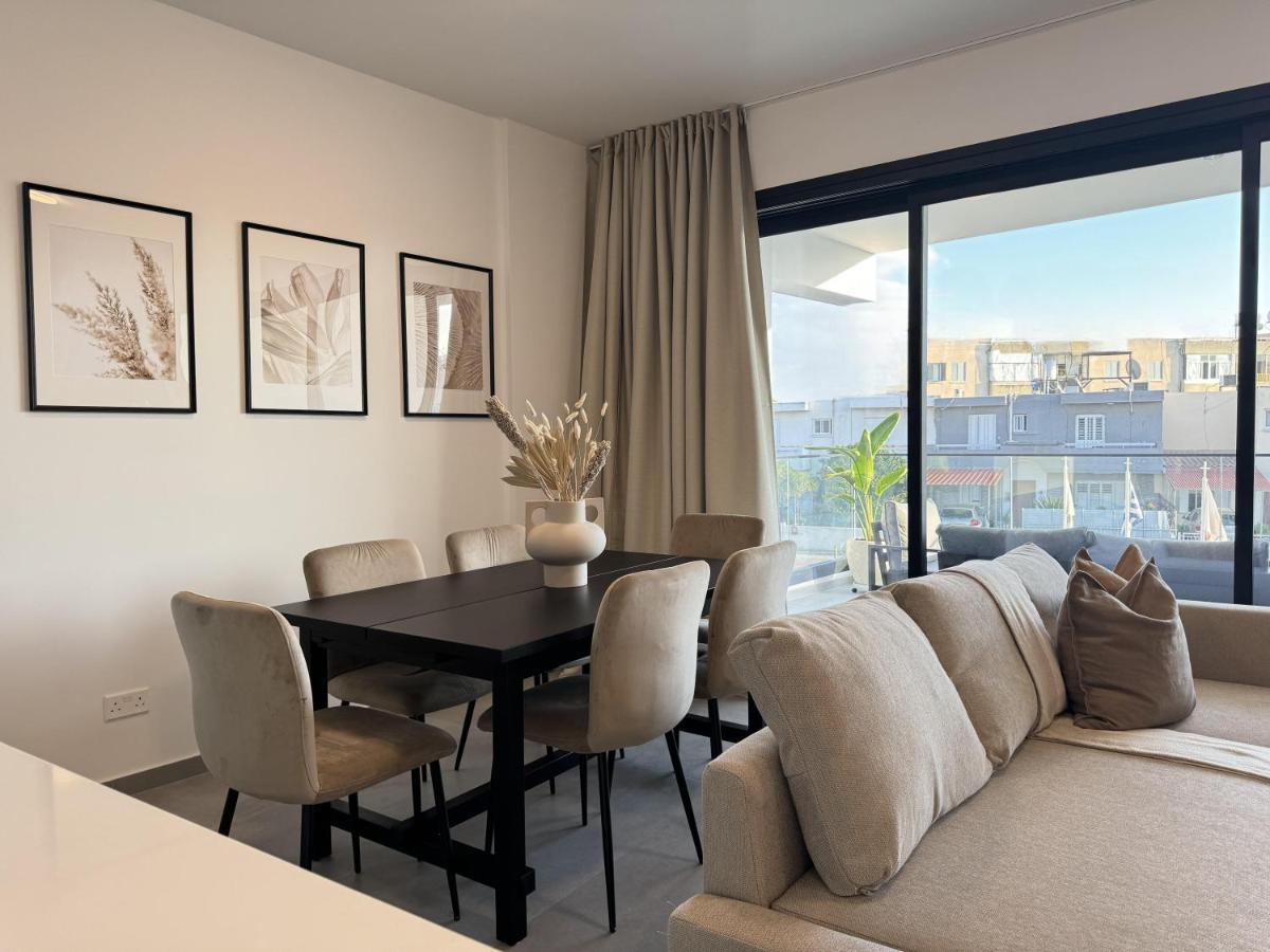 Phaedrus Living: White Hills View Apartment *
